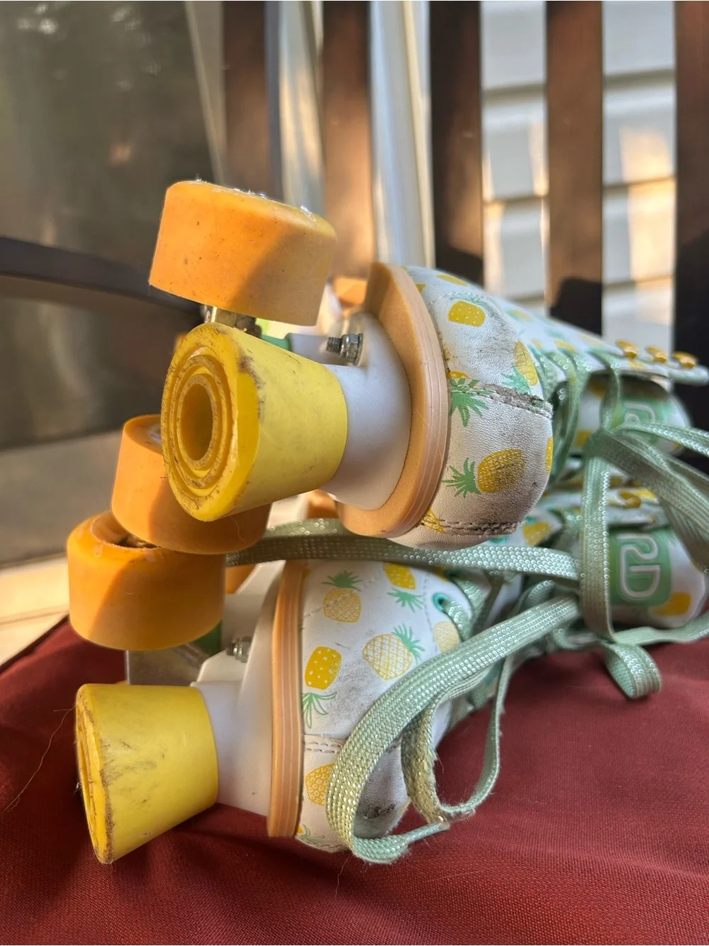 Roller Derby Pineapple-Print Roller Skates - Yellow & Mint